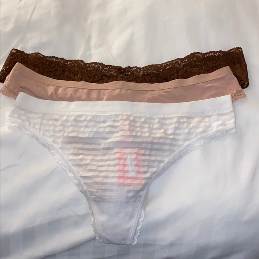 Womens 3 pk lace thongs